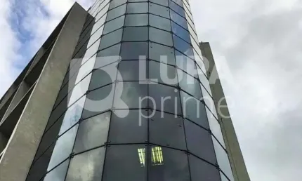 Prédio comercial com 3000 m² na água branca para locação.