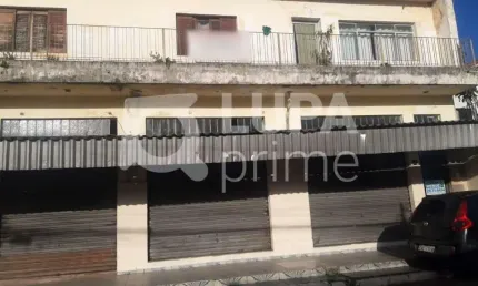 Sobrado com 6 dormitórios sendo 1 suíte á venda no Parque Casa de Pedra!