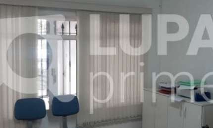 Sobrado com 4 dormitórios sendo 1 suíte para locação no Parque Casa de Pedra!