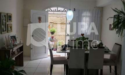 Casa térrea com 3 dormitórios á venda na Vila Dom Pedro II !