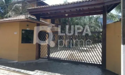 Sobrado em condomínio com 2 suítes á venda em Maresias
