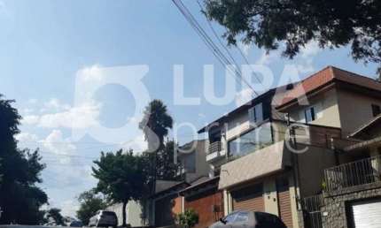 Sobrado com 3 dormitórios sendo 1 suíte á  venda Vila Ester