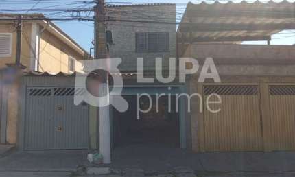 Sobrado com 3 dormitórios sendo 1 suíte á venda na Parada Inglesa