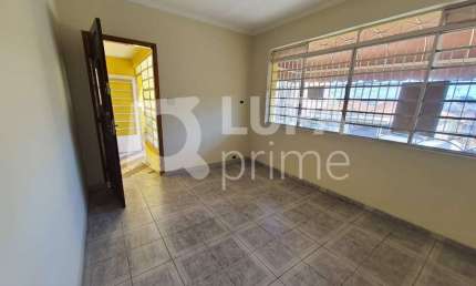 CASA COM 2 QUARTOS E 2 VAGAS DE GARAGEM A VENDA NA VILA MEDEIROS