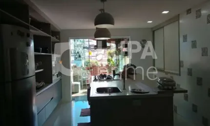 Sobrado com 4 dormitórios sendo 2 suítes á venda no Jardim São Paulo