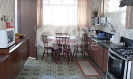 Casa à venda com 3 dormitórios no Jardim São Bento!