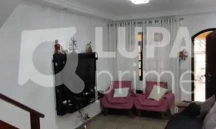 Sobrado com 3 dormitórios sendo 1 suíte á venda na Vila Nova Mazzei