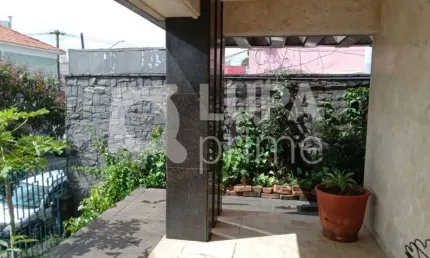 Sobrado som 3 dormitórios sendo 1 suíte á venda no Jardim São Paulo.