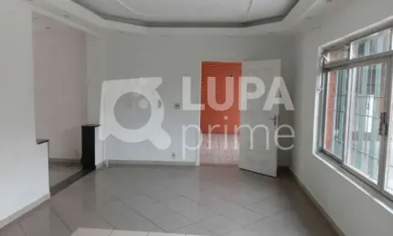 Casa térrea com 3 dormitórios, sendo 2 suítes e 5 vagas á venda na vila santa terezinha