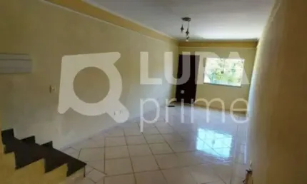 Sobrado espaçoso com 3 dormitórios e 2 banheiros  à venda na vila isolina mazzei