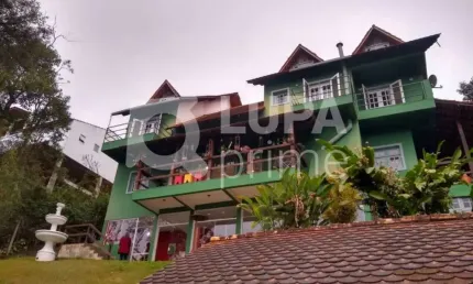 Sobrado com 4 dormitórios sendo 4 suítes á venda em Mairiporã