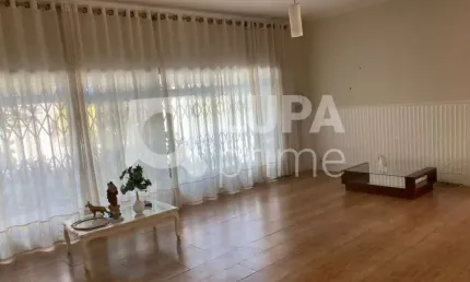 Sobrado com 3 dormitórios sendo 1 suíte á venda no Parque Novo Mundo