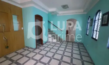 Sobrado com 3 dormitórios sendo 1 suíte á venda na Vila Gustavo