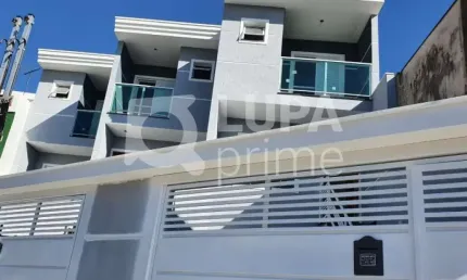 Sobrado espaçoso com 3 dormitórios (suítes) e 5 banheiros para venda na vila constança