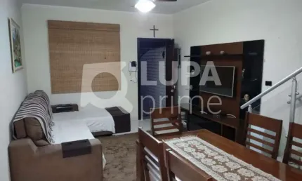 Casa à venda com 2 dormitórios na Vila Isolina Mazzei!