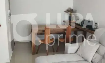 Sobrado Condomínio Fechado a venda com 2 suítes Vila Mazzei