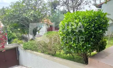 Casa térrea com 3 dormitórios sendo 1 suíte para locação na vila irmãos arnoni!