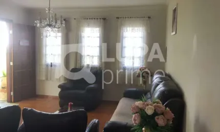 Casa com 3 dormitórios sendo 1 suíte à venda no jardim virginia bianca!