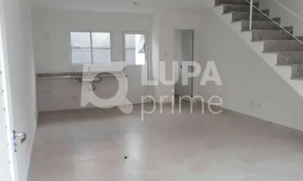 Sobrado com 2 dormitórios sendo 2 suítes à venda, na Parada Inglesa