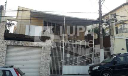 Sobrado 350m², 8 dormitórios sendo 3 suítes, sala, cozinha, lavanderia, 5 banheiros, 3 vagas