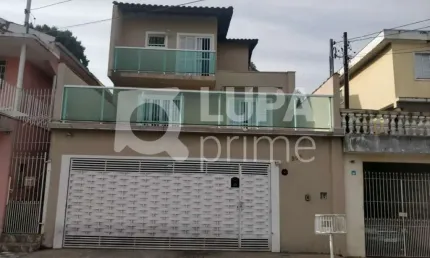 Sobrado com 4 dormitórios sendo 4 suítes á venda na Cachoeirinha.