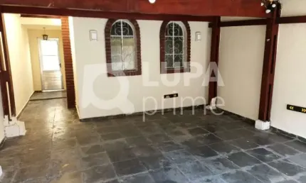 Sobrado com 4 dormitórios de 180m² à venda, na Vila Nova Mazzei