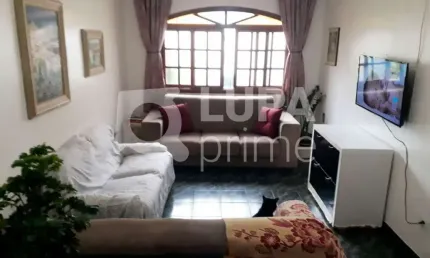 Sobrado com 3 dormitórios sendo 1 suíte á venda na Vila Nivi