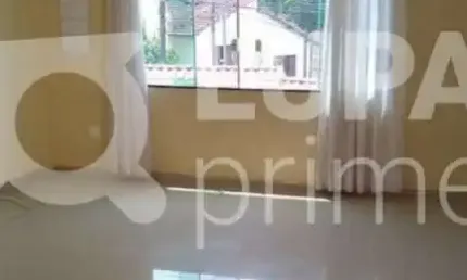 Casa à venda com 3 dormitórios e 4 vagas  na Vila Pedra Branca!