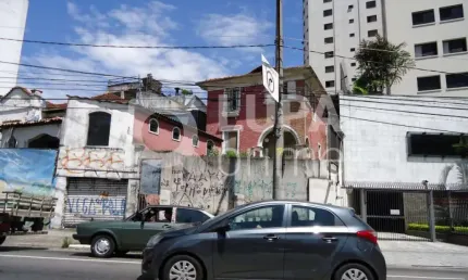 Terreno com 500 metros de área construída para locação e venda!
