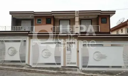 Sobrado espaçoso com 3 dormitórios e 5 banheiros à venda - vila comercial