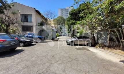 Casa Comercial com 210 metros de área total para locação em Santana!