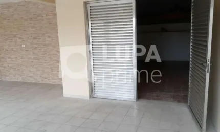 Casa térrea com 3 dormitórios sendo 1 suíte á venda na água fria