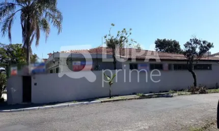 Casa Térrea com 3 dormitórios sendo 1 suíte á venda no Jardim França