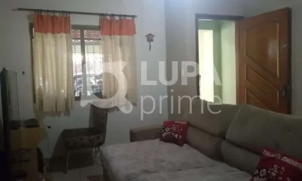 Casa Térrea com 4 quartos á venda na Vila Maria Alta, 2 vagas de garagem.