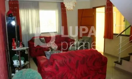 Sobrado com 3 dormitórios sendo 1 suíte á venda na Santa Terezinha