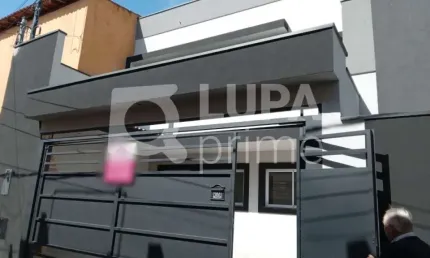 Sobrado com 2 dormitórios sendo suítes á venda em Santa Terezinha