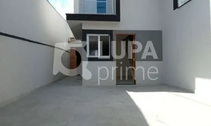 Sobrado com 3 dormitórios sendo suítes á venda em Santa Terezinha