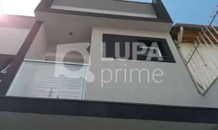 Sobrado com 3 dormitórios sendo suítes á venda em Santa Terezinha