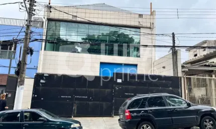 Galpão com 1.300 metros para locação na Casa Verde.
