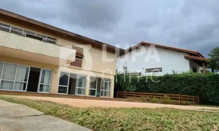 Sobrado com 3 dormitórios sendo 1 suíte á venda no Jardim São Bento!