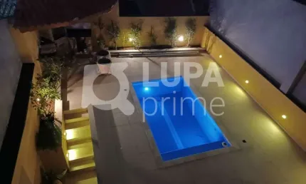 SOBRADO 3 QUARTOS/SUÍTES, CHURRASQUEIRA,5 VAGAS A VENDA JD SÃO PAULO