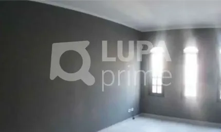 CASA TÉRREA COM 3 QUARTOS E4 VAGAS DE GARAGEM A VENDA NA VILA GUSTAVO