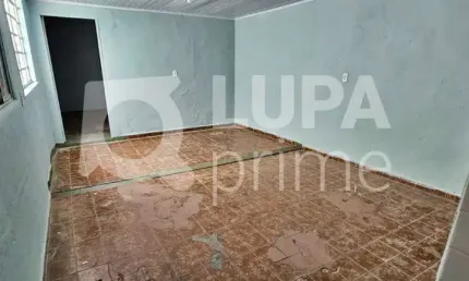 Casa térrea com 4 quartos e 1 vaga de garagem para locação na vila maria
