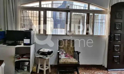 CASA COM 2 QUARTOS,  2 VAGAS DE GARAGEM E PRÉDIO DE 3 ANDARES À VENDA NA VILA GUILHERME