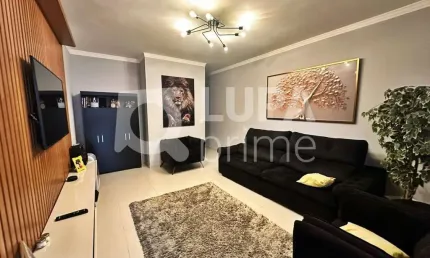 CASA COM 3 QUARTOS E 2 VAGAS DE GARAGEM À VENDA NA VILA MEDEIROS