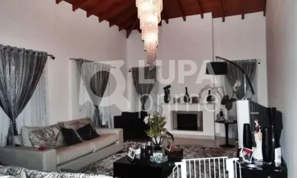 CASA COM 4 QUARTOS E 6 VAGAS DE GARAGEM À VENDA EM MAIRIPORÃ