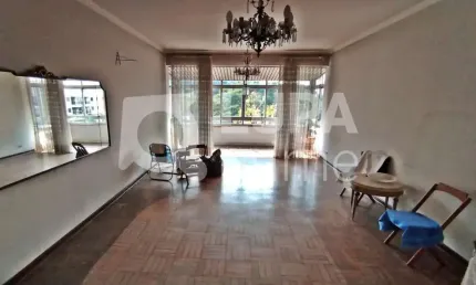 CASA COM 2 QUARTOS E 3 VAGAS DE GARAGEM À VENDA NO JARDIM SÃO BENTO