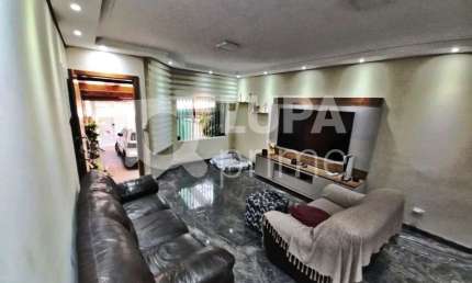 CASA COM 3 QUARTOS E 2 VAGAS DE GARAGEM À VENDA NA VILA GUILHERME