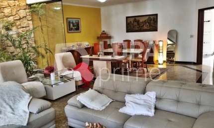 CASA COM 3 QUARTOS E 5 VAGAS DE GARAGEM À VENDA NO JARDIM GUAPIRA