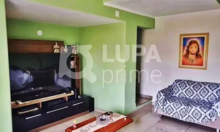 CASA COM 3 QUARTOS E 1 VAGA DE GARAGEM À VENDA NA VILA ISOLINA MAZZEI